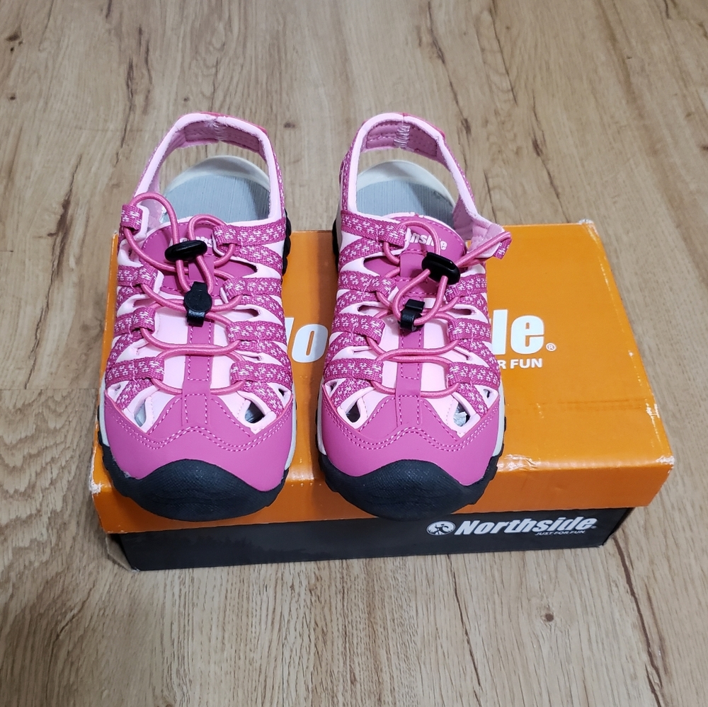 Northside Santa Cruz Clossed Toe Sandals